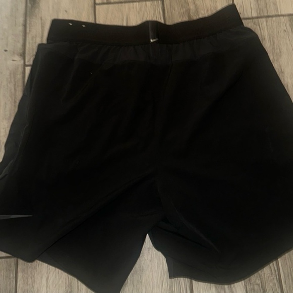 Men’s used Nike training gym black shorts size XL pocket ripped